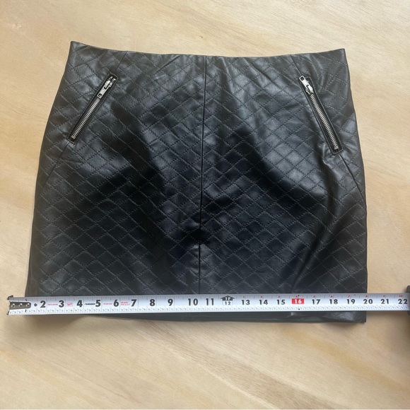 Women black mini skirt zipper accents size 6 Cynthia Rowley going out part club - Picture 7 of 7